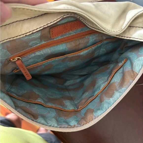 HOBO International LARKIN Crossbody Purse - Picture 8 of 9